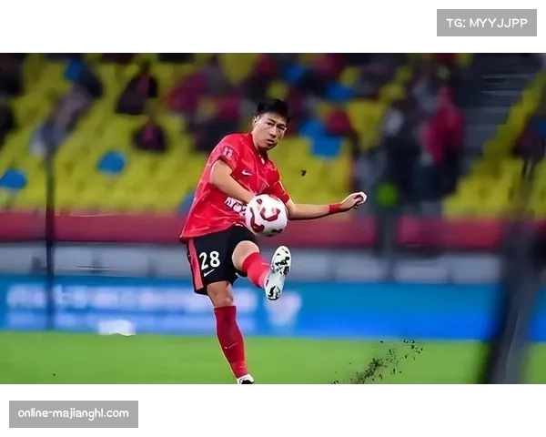 【2026年4月中超联赛·赛中·聚焦关键拦截：特写上海申花中卫朱辰杰在第78分钟门线前解围，破坏对手必进球